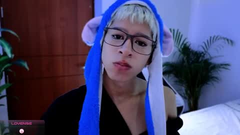 Snapshot of taichi_bluy chatting on 10-06-25, 09:01 taichi online show from 10-06-25, 09:01