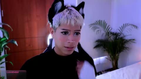 Snapshot of taichi_bluy chatting on 10-07-25, 09:34 taichi online show from 10-07-25, 09:34