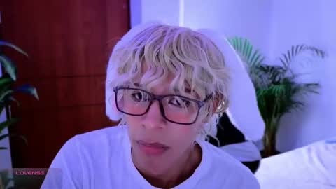 Snapshot of taichi_bluy chatting on 10-09-25, 08:07 taichi online show from 10-09-25, 08:07