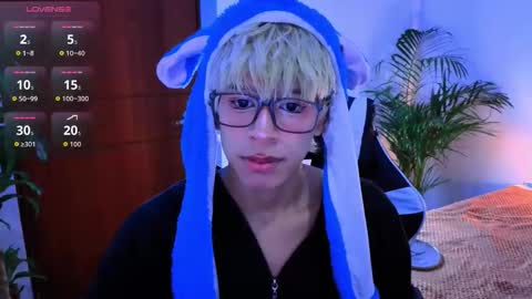 Snapshot of taichi_bluy chatting on 10-27-25, 10:41 taichi online show from 10-27-25, 10:41