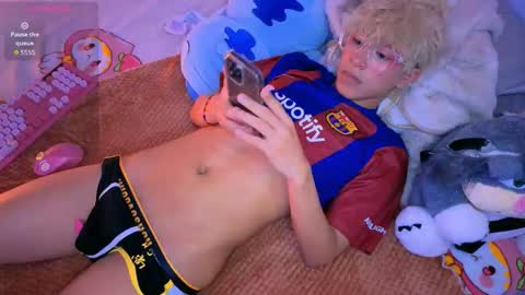 Snapshot of taichi_bluy chatting on 10-30-25, 06:30 taichi online show from 10-30-25, 06:30