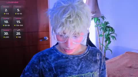 Snapshot of taichi_bluy chatting on 11-05-25, 08:42 taichi online show from 11-05-25, 08:42