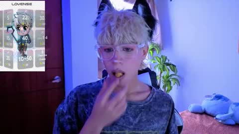 Snapshot of taichi_bluy chatting on 11-23-25, 02:50 taichi online show from 11-23-25, 02:50