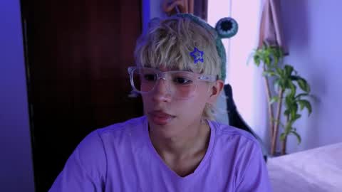 Snapshot of taichi_bluy chatting on 12-02-25, 08:26 taichi online show from 12-02-25, 08:26