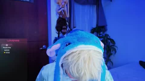 Snapshot of taichi_bluy chatting on 12-03-25, 11:47 taichi online show from 12-03-25, 11:47