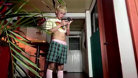 Snapshot of taichi_bluy chatting on 12-17-25, 12:16 taichi online show from 12-17-25, 12:16