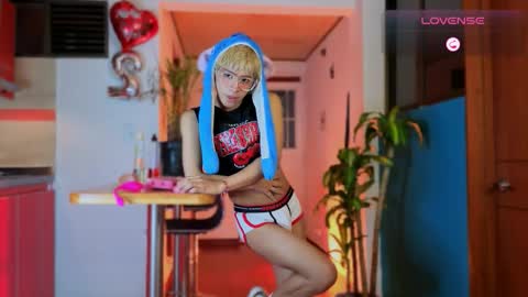 Snapshot of taichi_bluy chatting on 12-19-25, 06:20 taichi online show from 12-19-25, 06:20