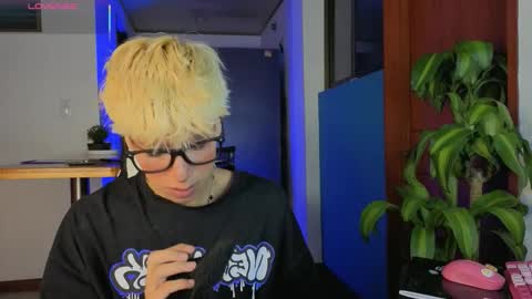 Snapshot of taichi_bluy chatting on 02-12-26, 11:16 taichi online show from 02-12-26, 11:16