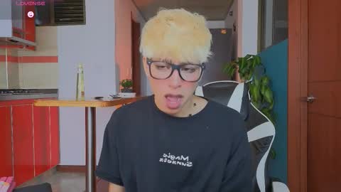 Snapshot of taichi_bluy chatting on 02-15-26, 03:20 taichi online show from 02-15-26, 03:20