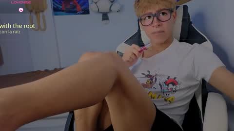 Snapshot of taichi_bluy chatting on 02-27-26, 05:29 taichi online show from 02-27-26, 05:29