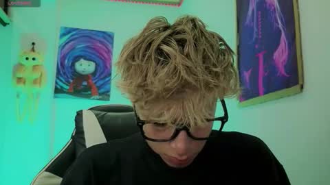 Snapshot of taichi_bluy chatting on 03-16-26, 03:56 taichi online show from 03-16-26, 03:56