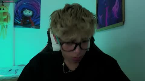 Snapshot of taichi_bluy chatting on 03-16-26, 05:44 taichi online show from 03-16-26, 05:44