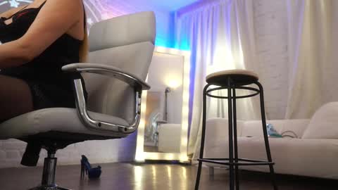 Snapshot of tais_athena chatting on 11-20-25, 03:01 Margo online show from 11-20-25, 03:01