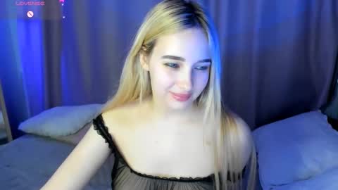Snapshot of taisia_hot chatting on 05-20-26, 08:09 Taisia online show from 05-20-26, 08:09