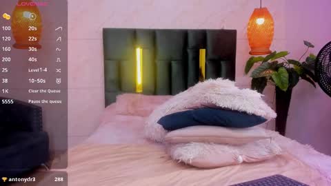 Taissa online show from 03-09-25, 04:22