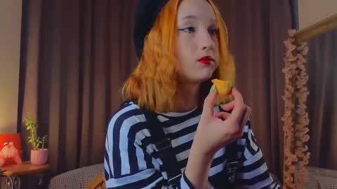 Snapshot of taiteedgington chatting on 11-08-25, 02:34 im Lally online show from 11-08-25, 02:34