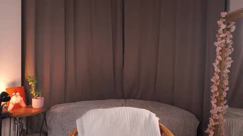 Snapshot of taiteedgington chatting on 11-14-25, 03:05 im Lally online show from 11-14-25, 03:05