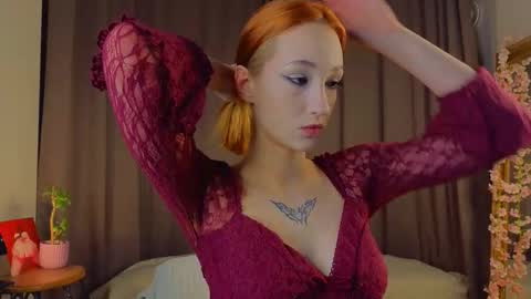 Snapshot of taiteedgington chatting on 12-02-25, 02:39 im Lally online show from 12-02-25, 02:39