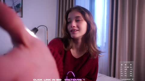 Snapshot of taitehambelton chatting on 10-22-25, 01:39 Mia online show from 10-22-25, 01:39