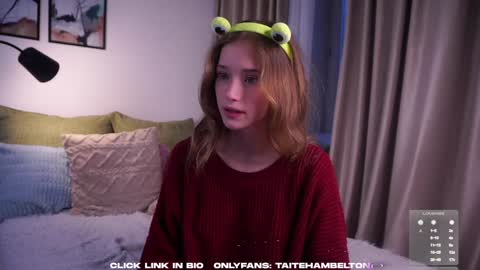 Snapshot of taitehambelton chatting on 11-12-25, 01:39 Mia online show from 11-12-25, 01:39