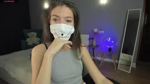 Snapshot of take_me_to_moon chatting on 09-11-25, 01:49 Sasha online show from 09-11-25, 01:49