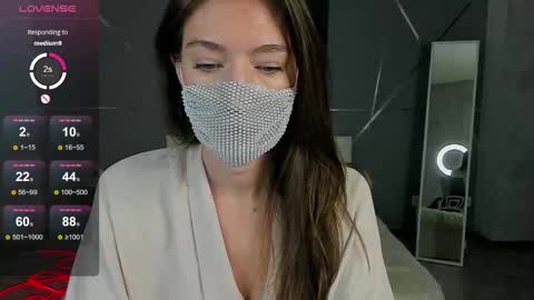 Snapshot of take_me_to_moon chatting on 10-01-25, 01:44 Sasha online show from 10-01-25, 01:44