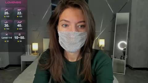 Snapshot of take_me_to_moon chatting on 10-09-25, 01:36 Sasha online show from 10-09-25, 01:36