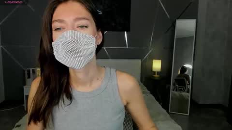 Snapshot of take_me_to_moon chatting on 10-23-25, 01:38 Sasha online show from 10-23-25, 01:38