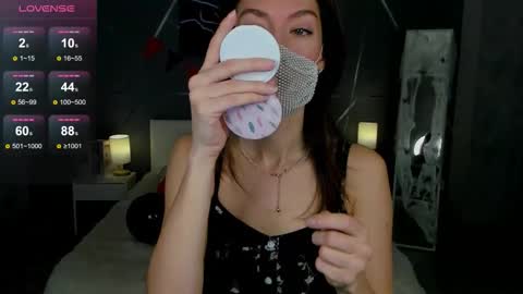 Snapshot of take_me_to_moon chatting on 10-29-25, 01:41 Sasha online show from 10-29-25, 01:41