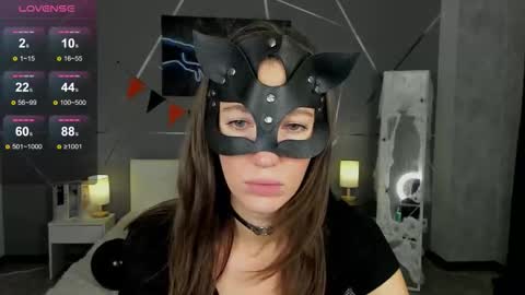 Snapshot of take_me_to_moon chatting on 10-31-25, 01:39 Sasha online show from 10-31-25, 01:39