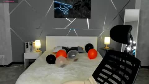 Snapshot of take_me_to_moon chatting on 11-07-25, 02:00 Sasha online show from 11-07-25, 02:00