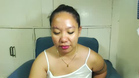 Snapshot of takemetoheavenbaby chatting on 01-12-25, 02:09 anne online show from 01-12-25, 02:09