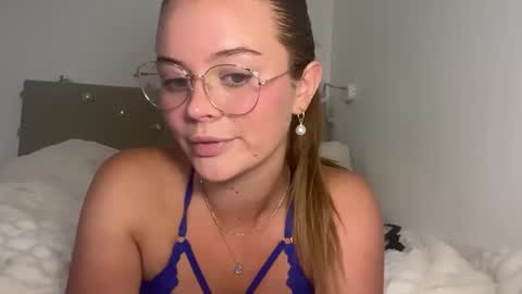 Snapshot of taliavaine chatting on 09-28-25, 06:57 Talia online show from 09-28-25, 06:57