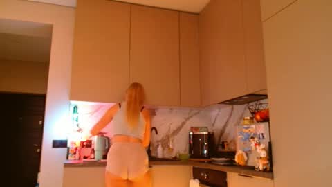 Snapshot of taliiyafiredream chatting on 02-05-26, 06:40 Kira online show from 02-05-26, 06:40