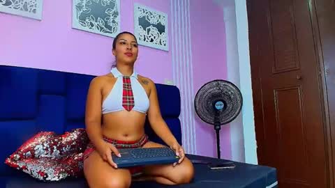 tall_hot_brunette online show from 04-21-26, 06:44