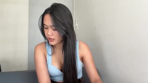 Mia online show from 04-22-26, 03:31