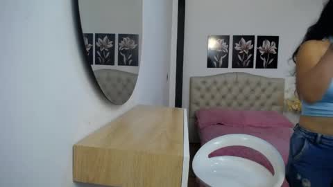 Snapshot of tamar4_f00x chatting on 05-19-26, 12:44 Hi im sara online show from 05-19-26, 12:44