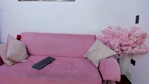 Snapshot of tamar4_f00x chatting on 05-29-26, 01:09 Hi im sara online show from 05-29-26, 01:09