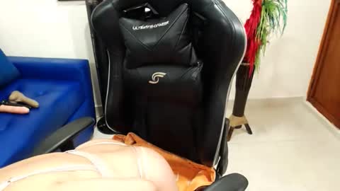 Snapshot of tamara_luaren chatting on 01-15-26, 12:04 Tamara online show from 01-15-26, 12:04