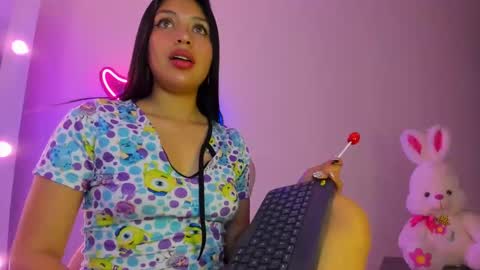 Snapshot of tamara_marquez chatting on 09-22-25, 03:25 SOFIA online show from 09-22-25, 03:25