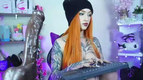 Snapshot of tamaracampell chatting on 02-10-25, 07:47 Cami 3 online show from 02-10-25, 07:47