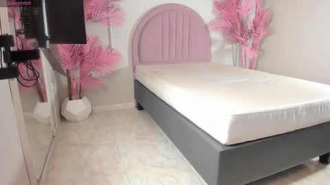 Snapshot of tamaramilleer chatting on 02-15-26, 03:36 tamaramilleer online show from 02-15-26, 03:36