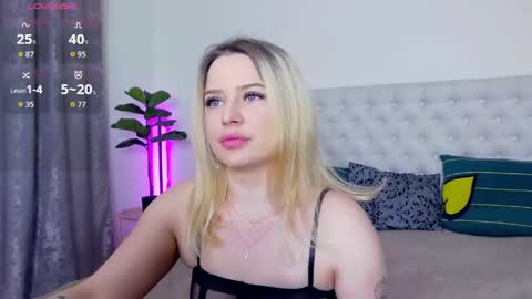 Snapshot of tamarrafox chatting on 06-09-26, 04:24 TamarraFox online show from 06-09-26, 04:24