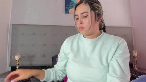 Snapshot of tami_vega chatting on 12-21-24, 05:18 Tamy Vega online show from 12-21-24, 05:18