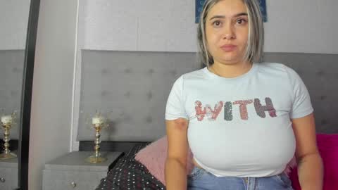 Snapshot of tami_vega chatting on 01-06-25, 11:51 Tamy Vega online show from 01-06-25, 11:51