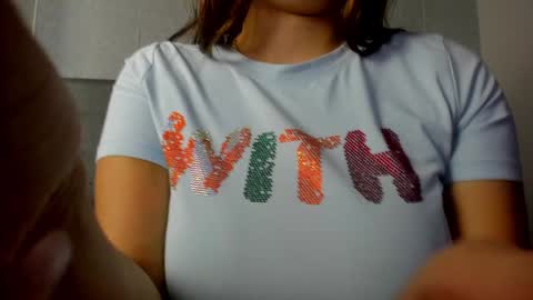 Snapshot of tami_vega chatting on 01-14-25, 10:59 Tamy Vega online show from 01-14-25, 10:59