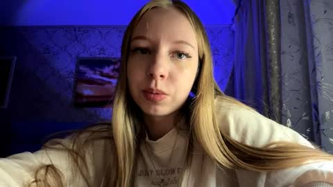 Snapshot of tammiglembocki chatting on 04-15-26, 03:41 Jenny online show from 04-15-26, 03:41