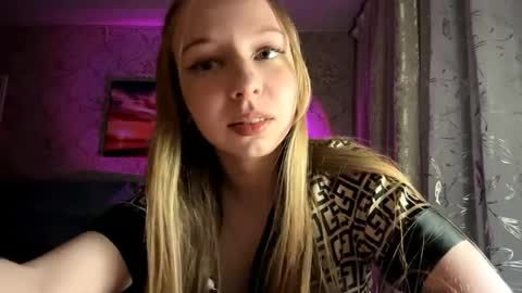 Snapshot of tammiglembocki chatting on 04-18-26, 06:01 Jenny online show from 04-18-26, 06:01
