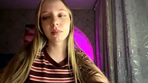 Snapshot of tammiglembocki chatting on 04-25-26, 05:43 Jenny online show from 04-25-26, 05:43