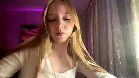 Snapshot of tammiglembocki chatting on 05-21-26, 04:25 Jenny online show from 05-21-26, 04:25